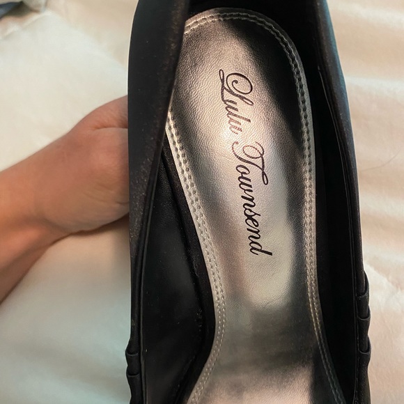 BLACK HEALS - Picture 4 of 5